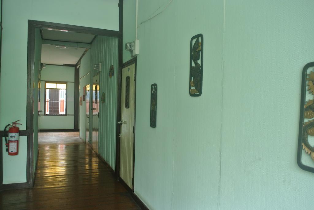 Chok Dee Guesthouse Chiang Mai Exterior photo