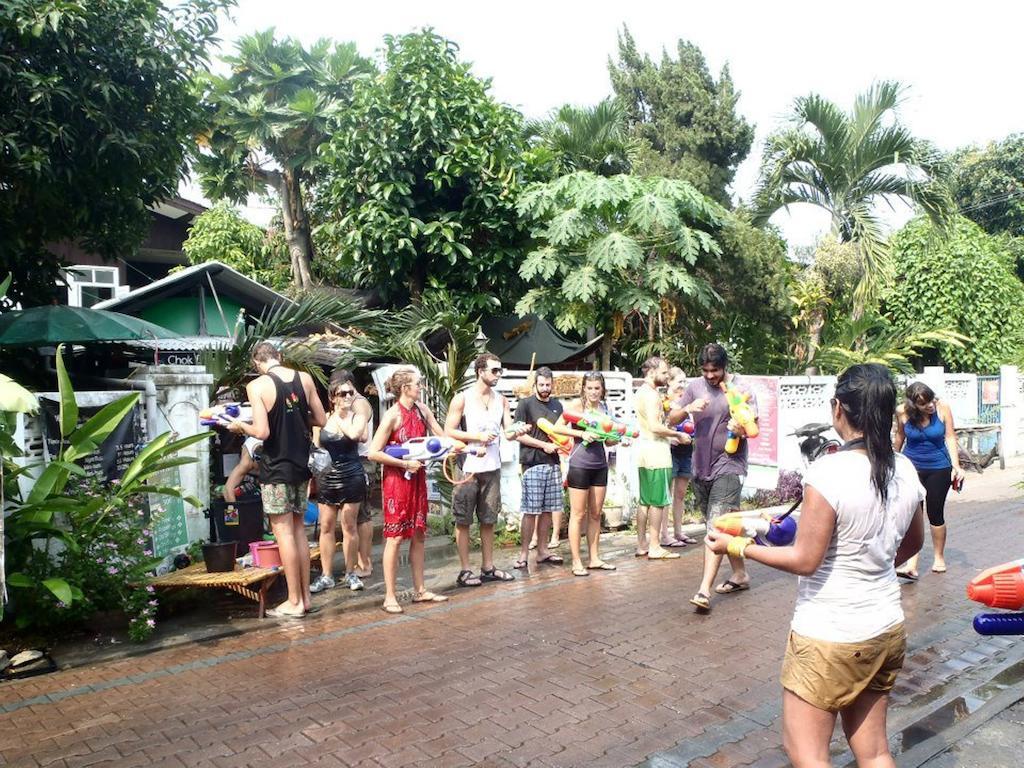 Chok Dee Guesthouse Chiang Mai Exterior photo